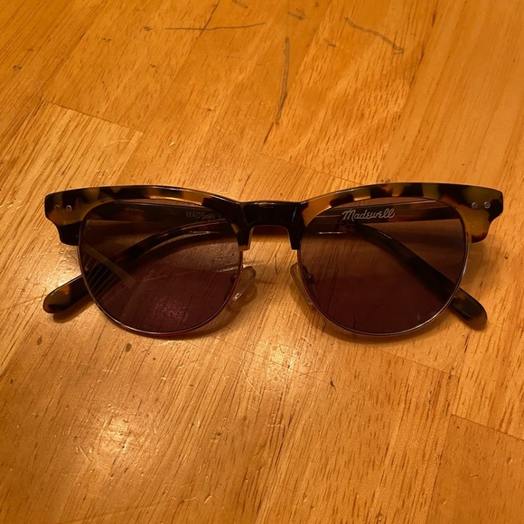Madewell Accessories - Madewell Tortoise Shell Sunglasses